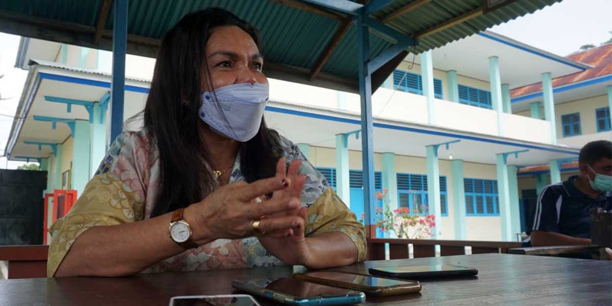 Kepala Dinas Pendidikan Mimika, Jeni O Usmani. Foto: Anti Patabang/Papua60detik